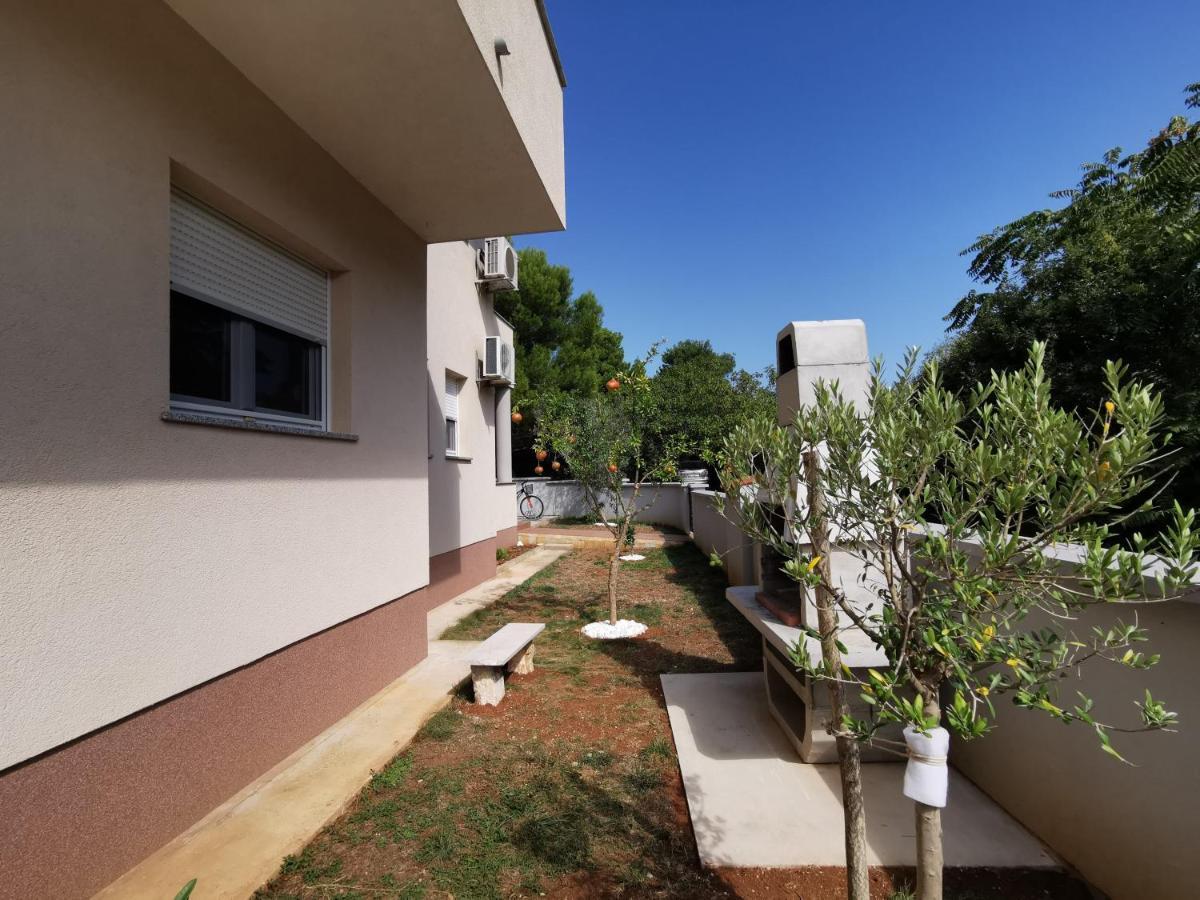 מדולין Apartment Dundo In Quiet Green Area מראה חיצוני תמונה