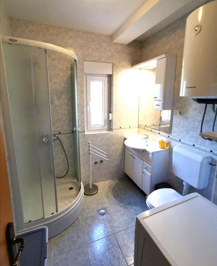 מדולין Apartment Dundo In Quiet Green Area מראה חיצוני תמונה