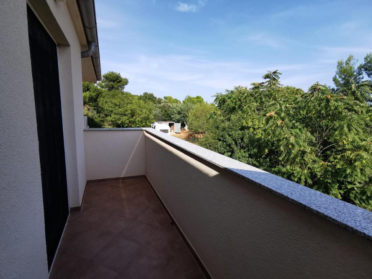 מדולין Apartment Dundo In Quiet Green Area מראה חיצוני תמונה