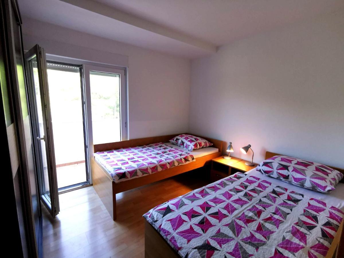 מדולין Apartment Dundo In Quiet Green Area מראה חיצוני תמונה