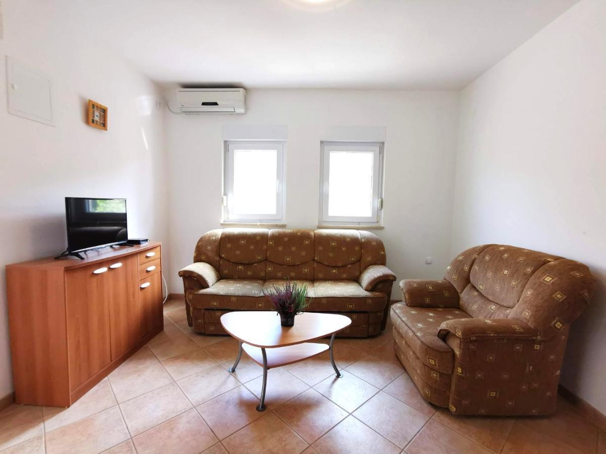 מדולין Apartment Dundo In Quiet Green Area מראה חיצוני תמונה