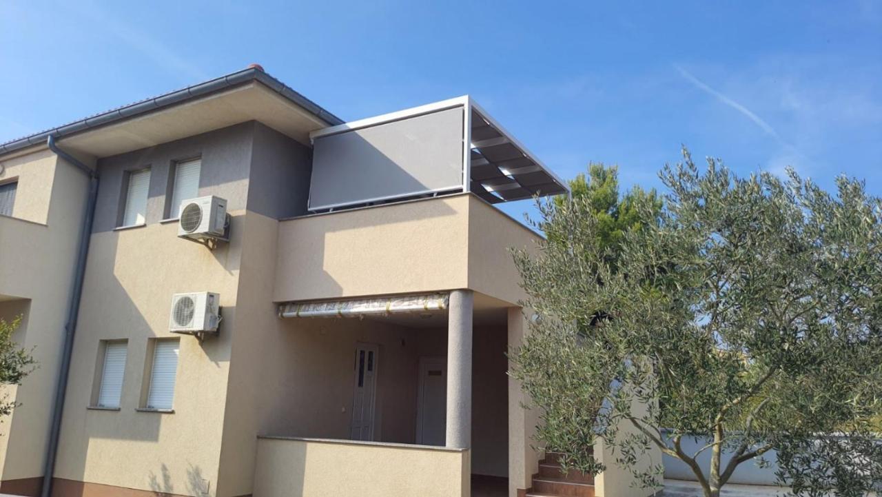 מדולין Apartment Dundo In Quiet Green Area מראה חיצוני תמונה