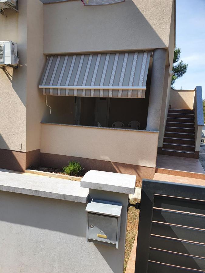 מדולין Apartment Dundo In Quiet Green Area מראה חיצוני תמונה